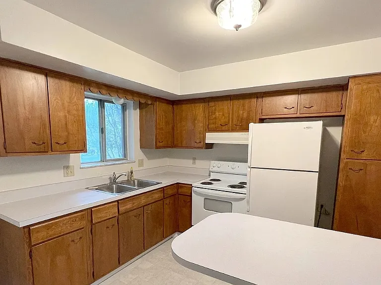 4660 Ammon Dr #4660 — Photo 5