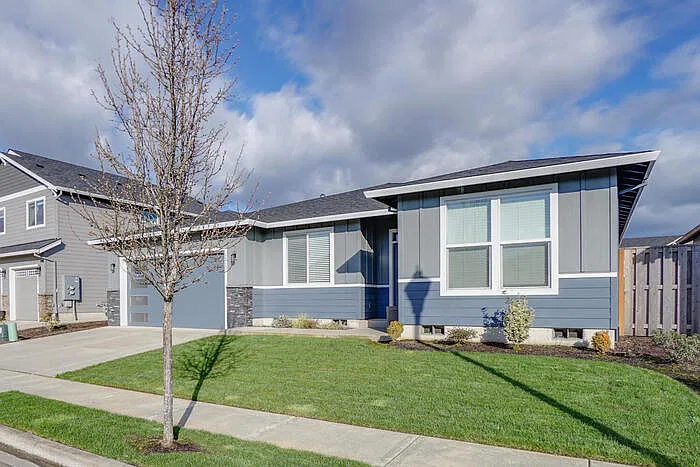 3 bed, 2.0 bath, 1501 sqft, $2,895 — Photo 2