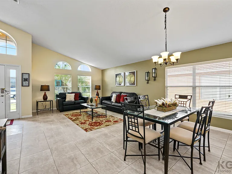 Paloma Dr — Photo 4