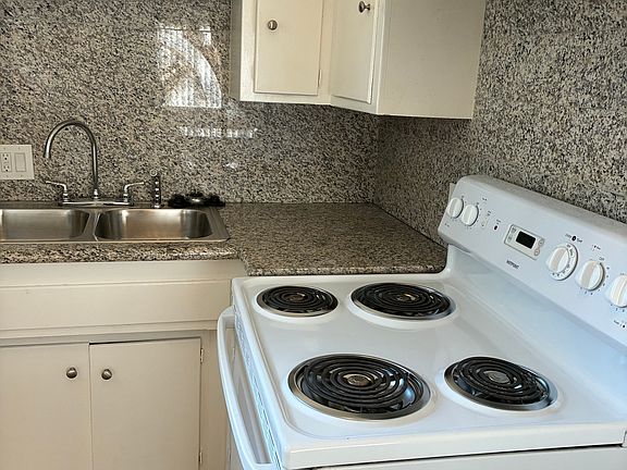 3rd image of 10816 Camarillo St APT 10