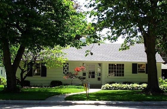 2nd image of 1911 W Louise St