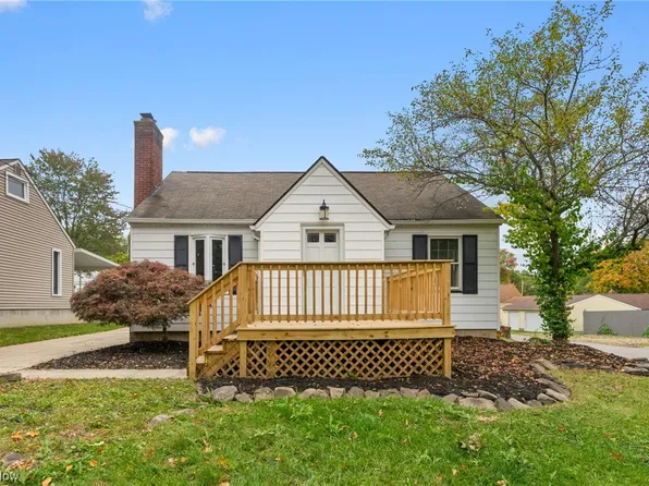 92 Edgewater Dr, Poland, OH 44514