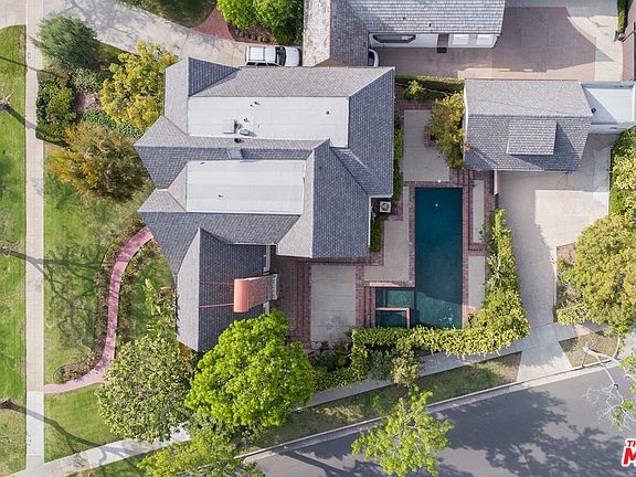 3rd image of 602 N Palm Dr