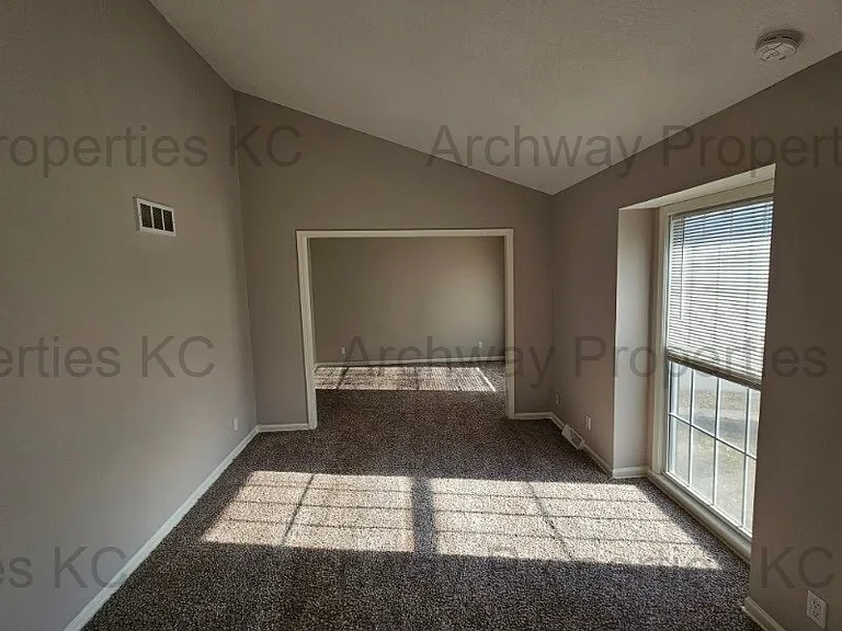 1600 W Elm Ter — Photo 4