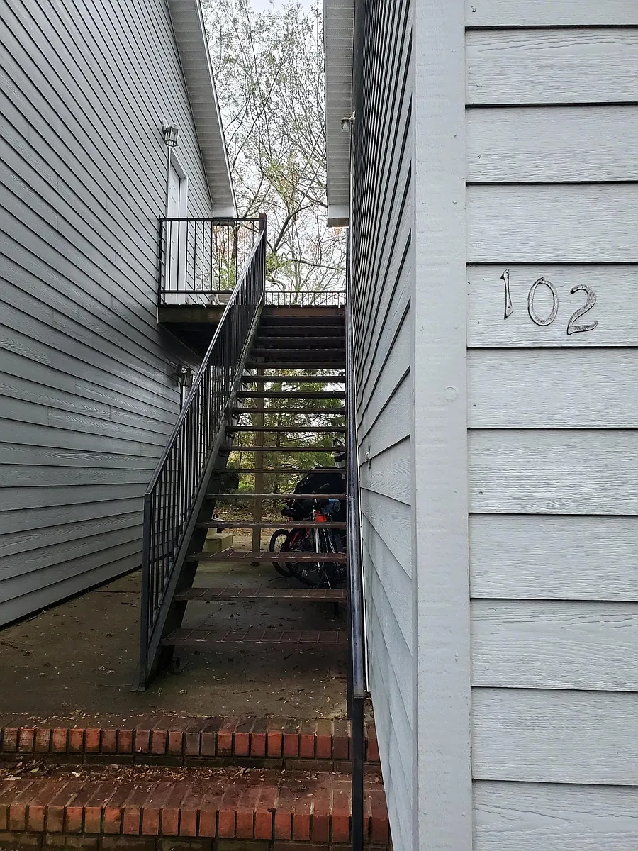 Building Photo - 104 Parks St #202
