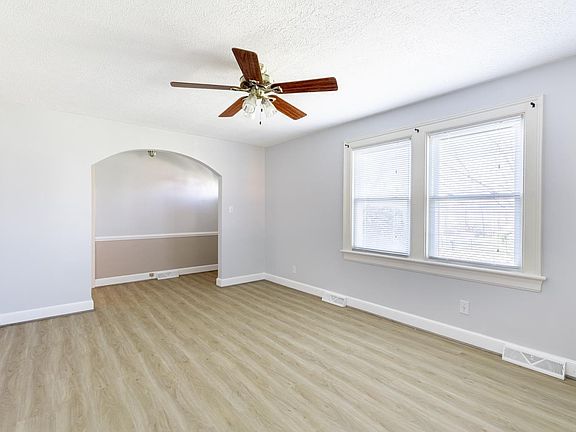 3rd image of 154 Lake Court Ave