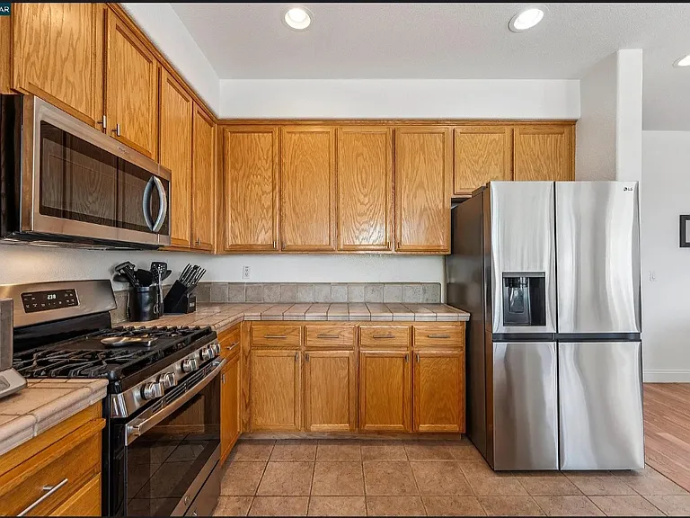 4000 Hiller Ln — Photo 3