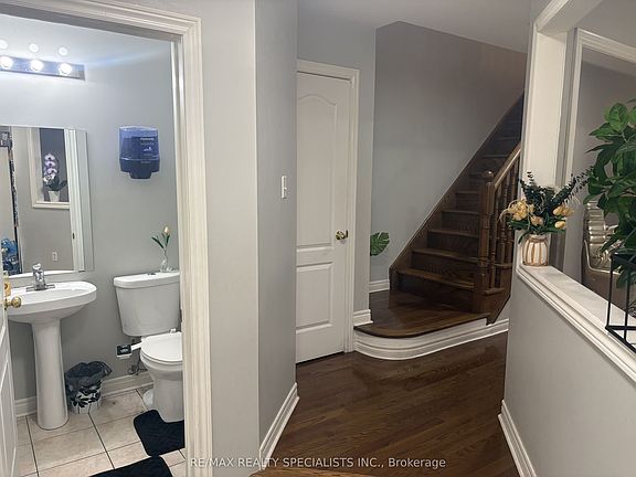 3rd image of 3137 Bentley Dr