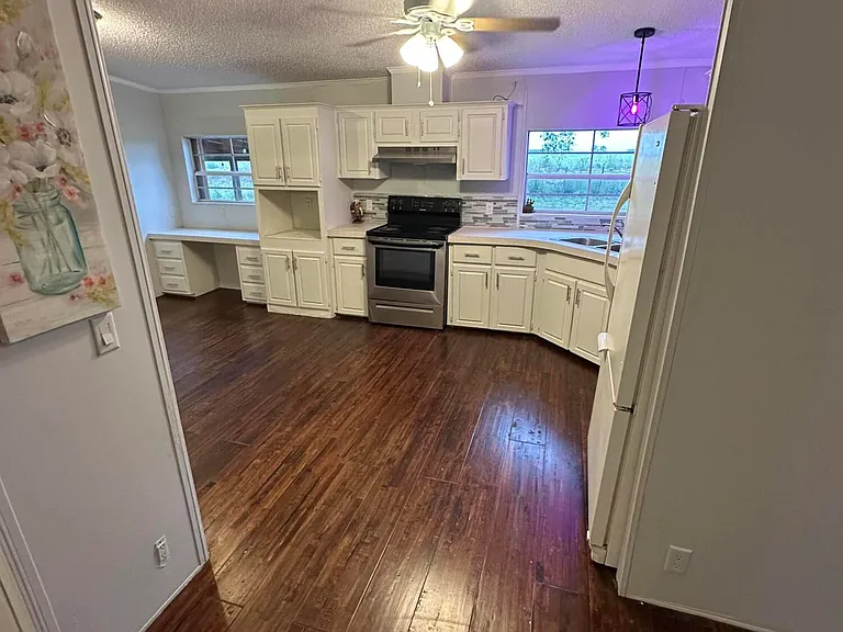 930 N Deer St — Photo 5