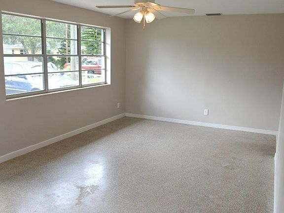 5th image of 121 Baywood Dr