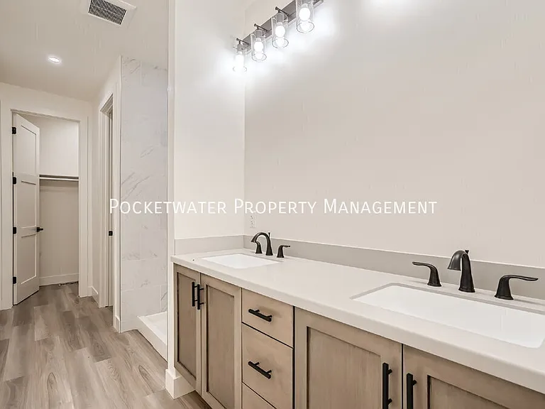 3595 Darley Ave — Photo 13