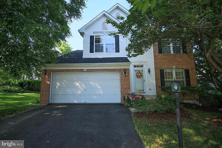 1st image of 894 S York Dr