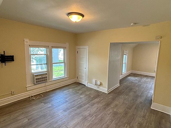 3rd image of 836 Cleveland Ave #2