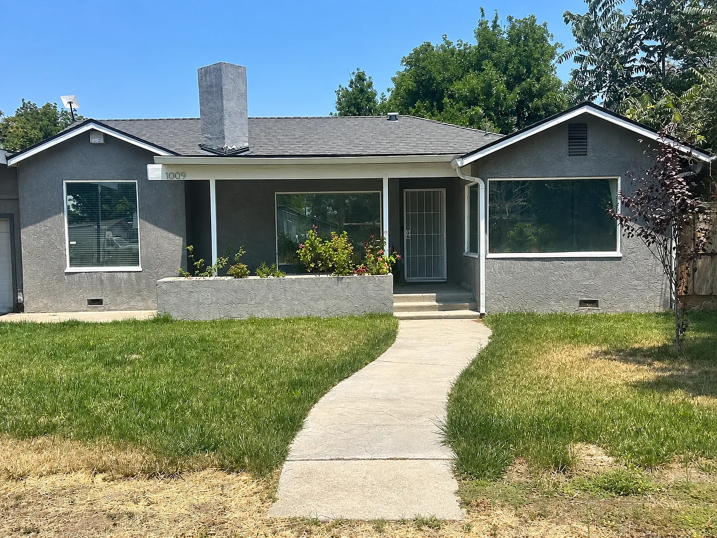 Charming 2-Bedroom Home on Nearly Half an Acre in Modesto — Photo 2