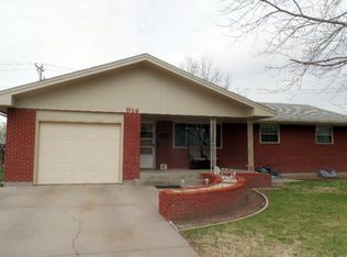 914 E Edward St, Garden City, KS 67846