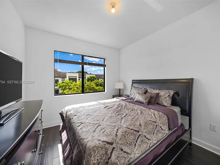 20674 NE 2nd Ct — Photo 31