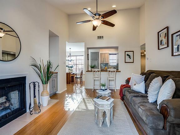 3rd image of 218 N Beacon St APT 106