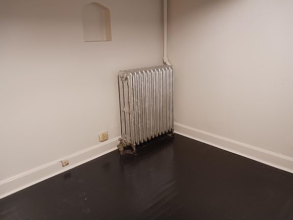 3rd image of 6211 S Eberhart Ave #Basement