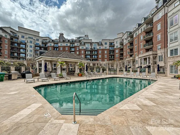 300 W 5th St APT 402, Charlotte, NC 28202