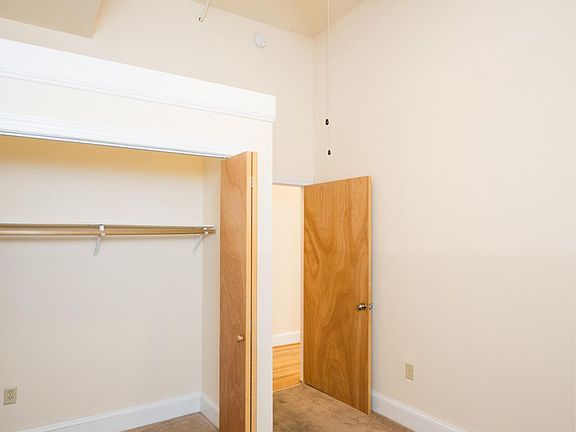 4th image of 115 W Broad St #401