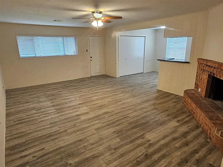 1113 E Amherst Ln — Photo 5