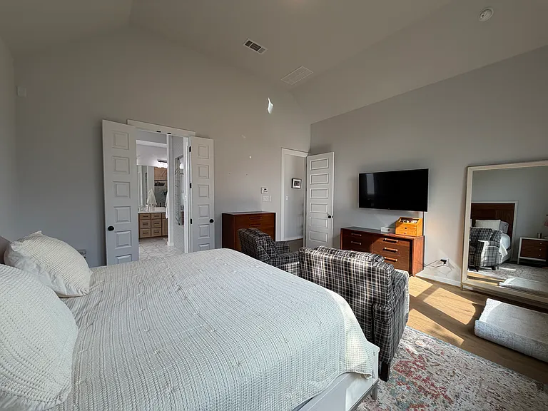 Master bedroom fits king-sized bed, nightstands and additional furniture.