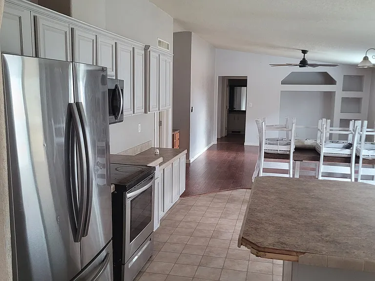 10450 S Rhyolite Ave — Photo 5