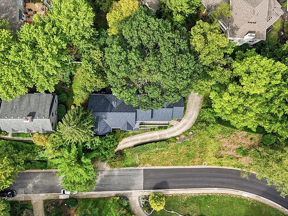 4th image of 786 Robbins Way