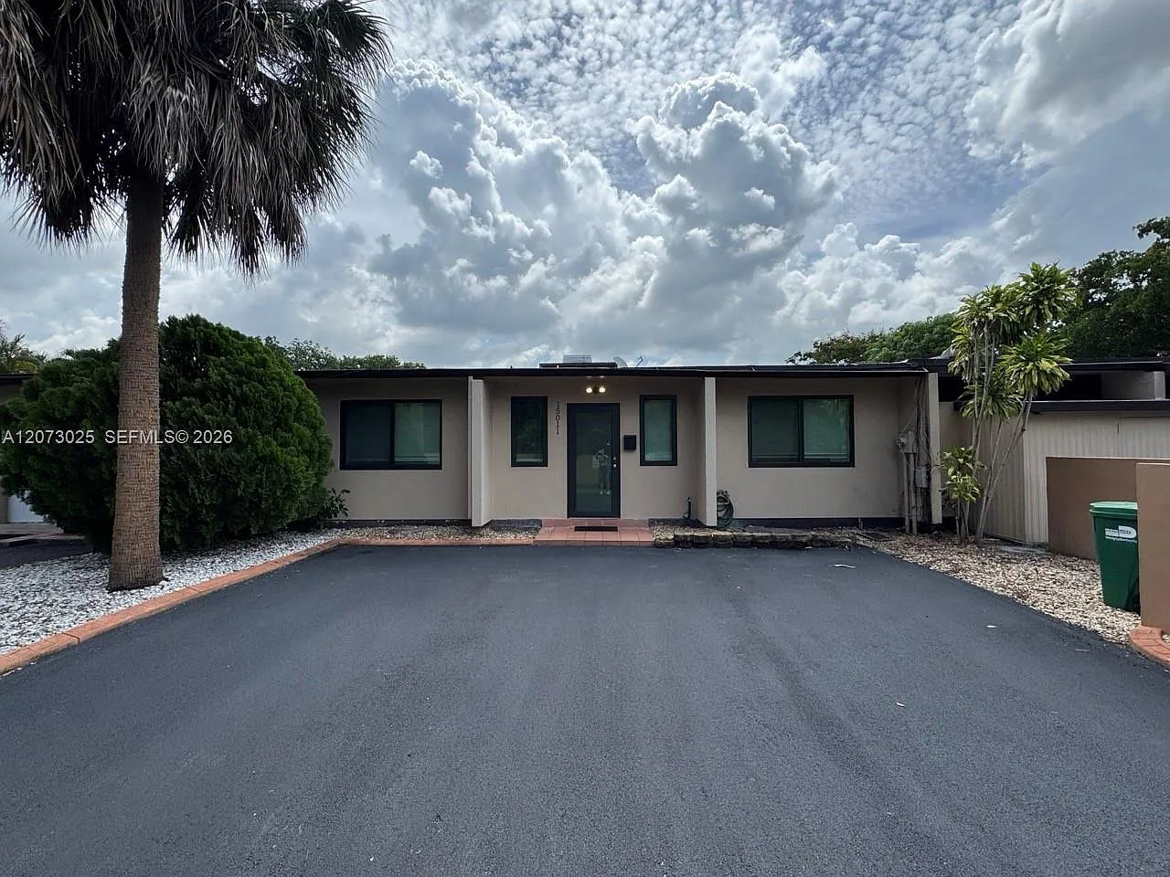 Miami Lakes Cypress Villa — Photo 2