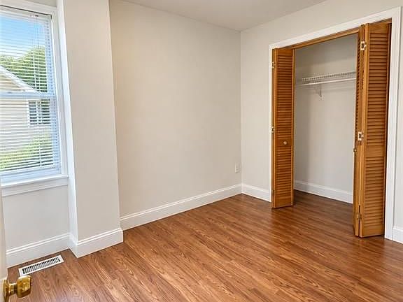 4th image of 374 Maple Ave #1
