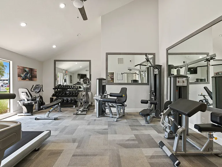 Delano Apartments — Photo 15