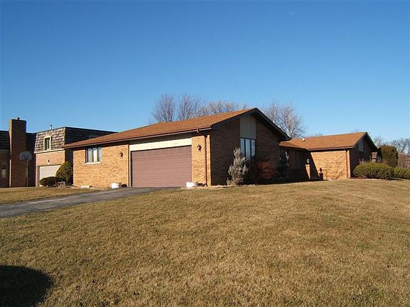 3rd image of 2600 Castlewood Dr
