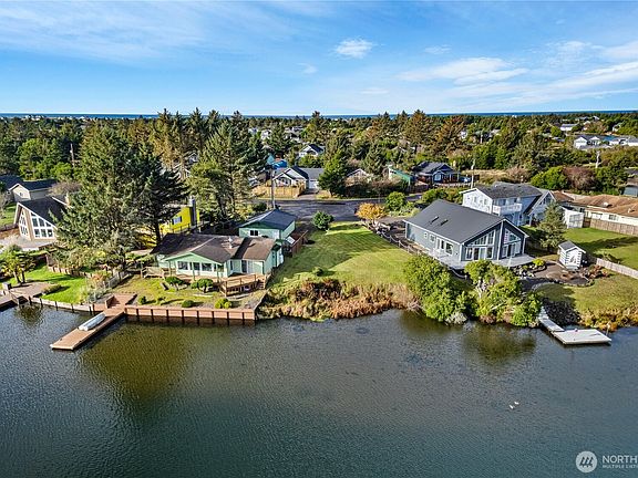 5th image of 800 Cod Court SW