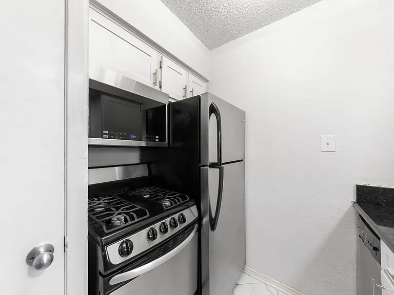 2401 Manor Rd #123 — Photo 2