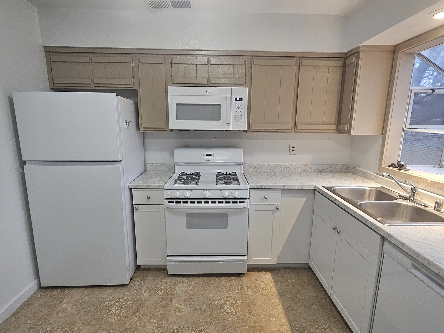 1138 Arcadian Avenue - D — Photo 3