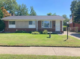 10343 N Oak Dr, Ferndale, MI
