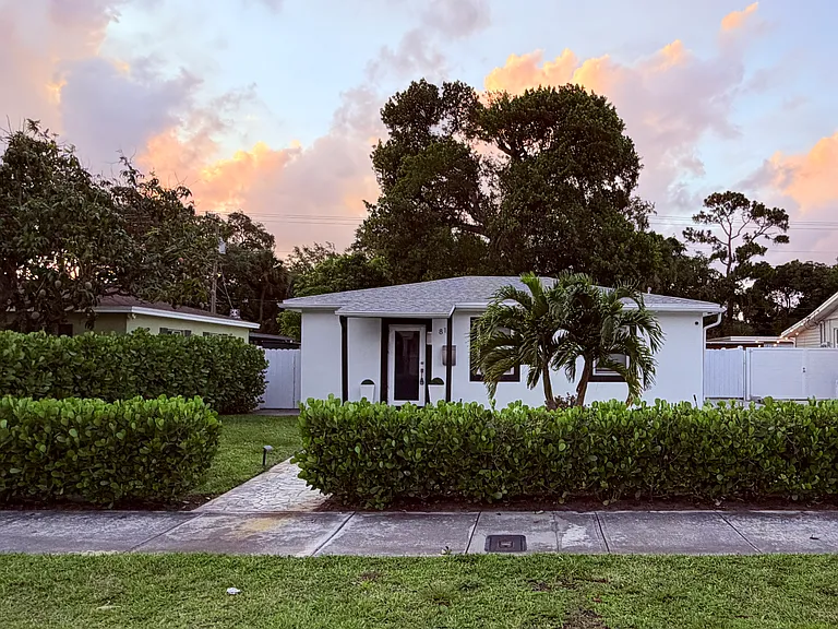 817 SW 17th St — Photo 18