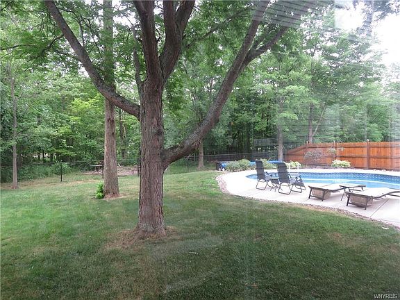 3rd image of 88 Fairview Ct