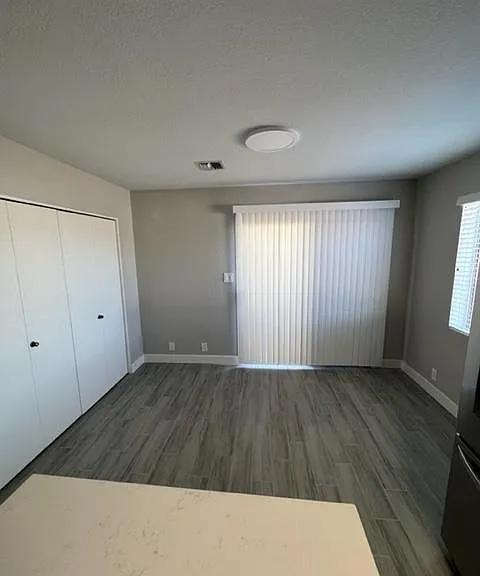 427 W Pontiac Dr #1 — Photo 3