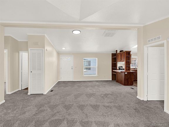 4th image of 304 Locust Avenue
