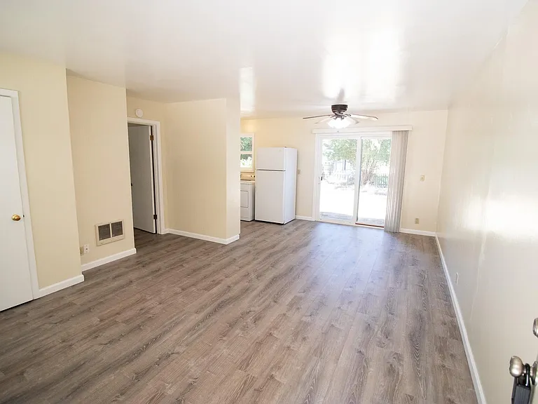 2119 Eastwood Ln — Photo 3