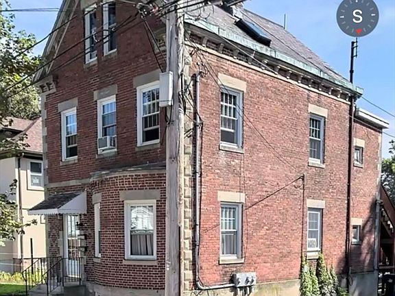 2nd image of 23 Goethe St #1