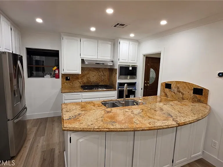 18224 Chatsworth St — Photo 17