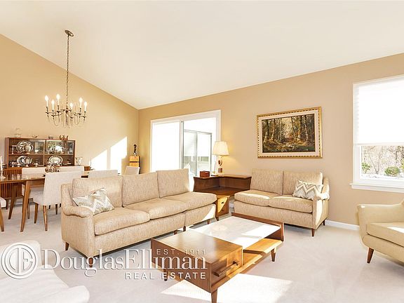 3rd image of 127 Eagles Cres