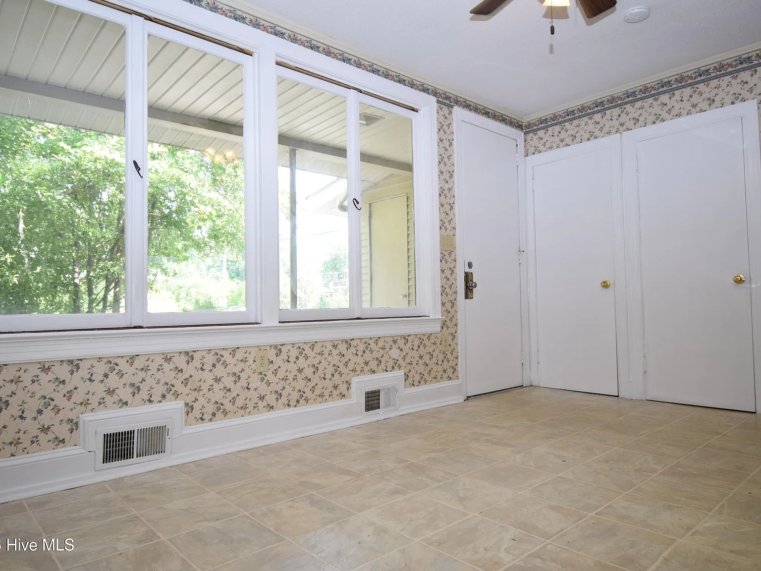 3 bed, 2.0 bath, 1445 sqft, $1,750 — Photo 4