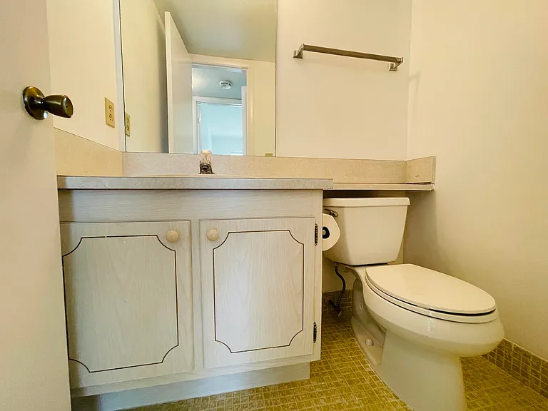 333 Farnham Cres #P — Photo 9