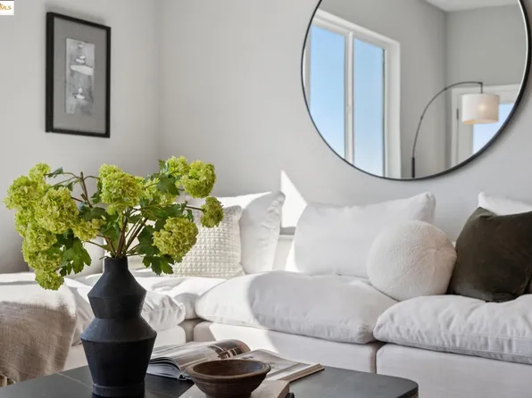 2400 Adeline St #303, Oakland, CA 94607