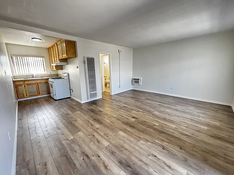 524 N 21st St E — Photo 1