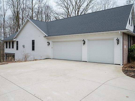 Side-entry garage