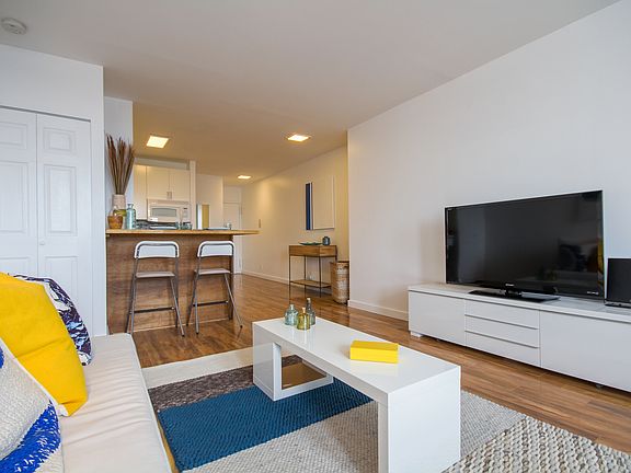 2nd image of 315 7th Ave APT 8D